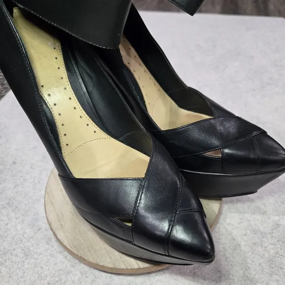 🐢 BCBG MaxAzria Nayoko Black Leather 6&quot; Wedge 39.5 EU Size 8.5 US.