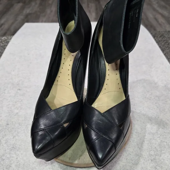 🐢 BCBG MaxAzria Nayoko Black Leather 6&quot; Wedge 39.5 EU Size 8.5 US.
