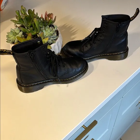 ❤️- Dr. Martens Black Leather Boots