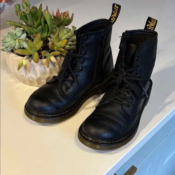 ❤️- Dr. Martens Black Leather Boots