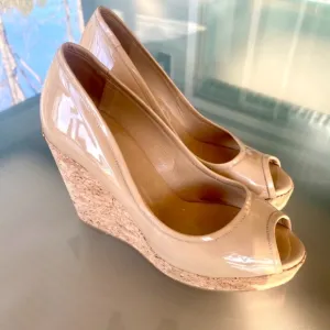 ♥️ Jimmy Choo, ‘Papina’ Patent Leather, Peep-Toe Wedges ♥️ Size 37 1/2 ♥️ NUDE