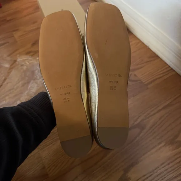 🆕 Vince Leah Champagne Flats size 9