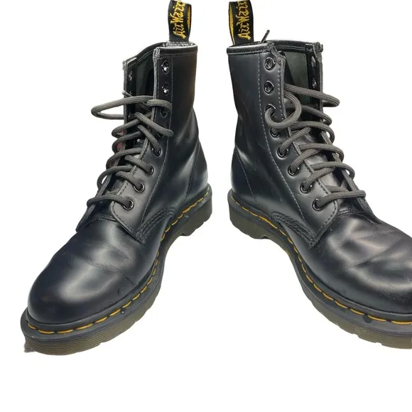1460 WOMEN'S SMOOTH LEATHER LACE UP BOOTS Woman’s Size 6