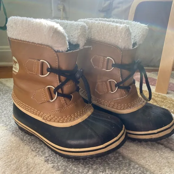 4 Pair Lot: Sorel, Toms, Nike, Art Class