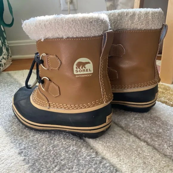 4 Pair Lot: Sorel, Toms, Nike, Art Class