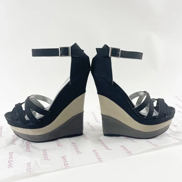 #427 NIB NWT BAMBOO Skyline Black Gray Beige Platform Wedges Buckle Closure