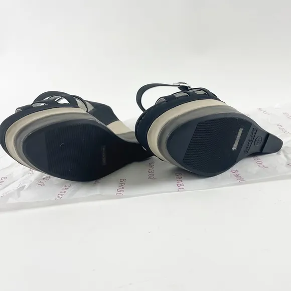 #427 NIB NWT BAMBOO Skyline Black Gray Beige Platform Wedges Buckle Closure