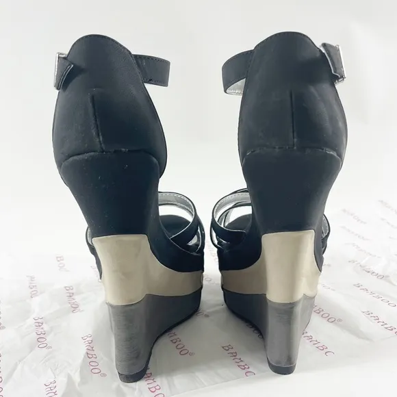 #427 NIB NWT BAMBOO Skyline Black Gray Beige Platform Wedges Buckle Closure
