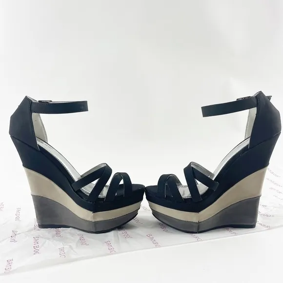 #427 NIB NWT BAMBOO Skyline Black Gray Beige Platform Wedges Buckle Closure