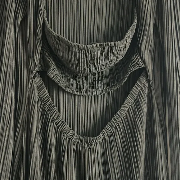 4SI3NNA Krista Pleated Long Sleeve Midi Dress Black