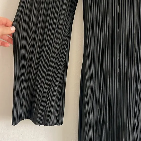 4SI3NNA Krista Pleated Long Sleeve Midi Dress Black