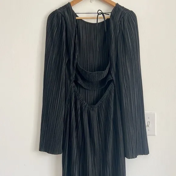 4SI3NNA Krista Pleated Long Sleeve Midi Dress Black