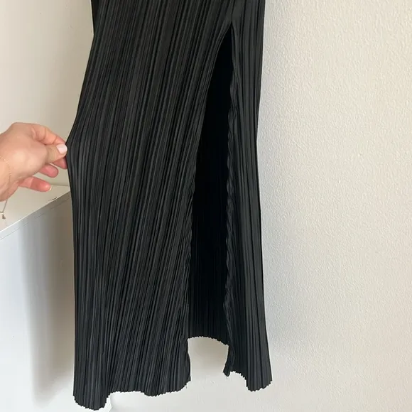 4SI3NNA Krista Pleated Long Sleeve Midi Dress Black