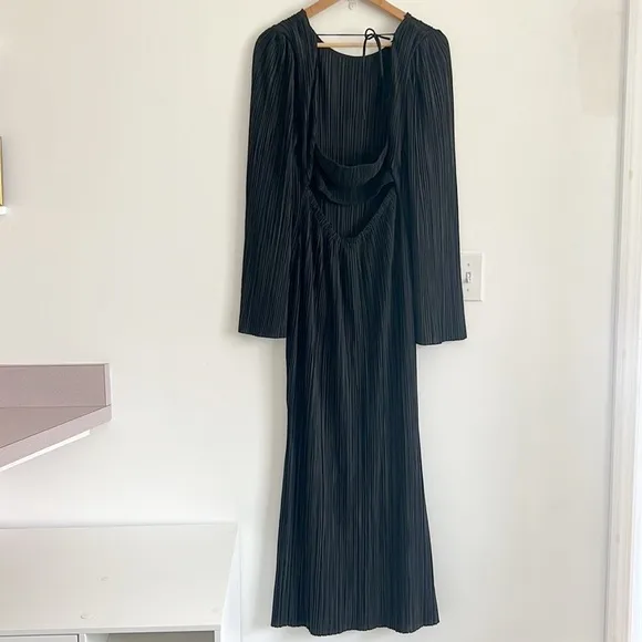 4SI3NNA Krista Pleated Long Sleeve Midi Dress Black