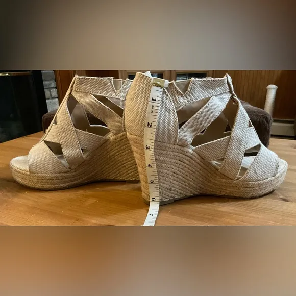 A New Day: Wedges beige/tan with hints of gold glitter sandals size eight (8).