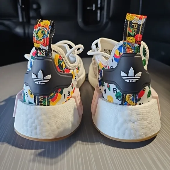 Adidas NMD R1 Running Shoes Women's Size‎ 6 White Black Pink Blue GW0563 NWOT