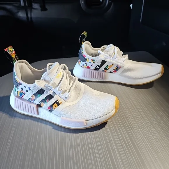Adidas NMD R1 Running Shoes Women's Size‎ 6 White Black Pink Blue GW0563 NWOT