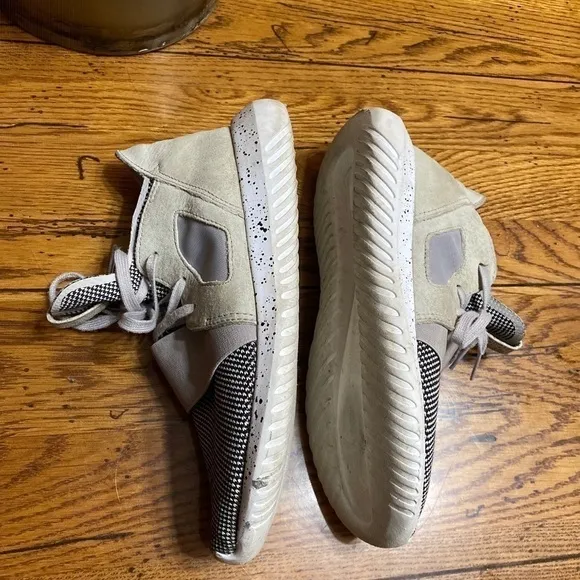 Adidas Tubular Gray/Beige Two Tone Shoes PYV702001 Size 7 1 /2 Pre-Owner.