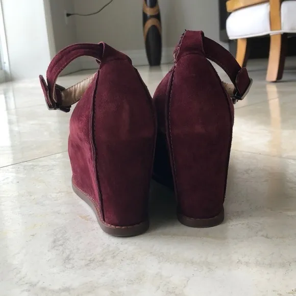 Adolfo Dominguez - Maroon Suede Wedges - Size 39/8
