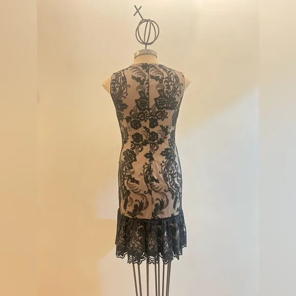Adriana papell  floral embroidery sleeveless boat neck dress