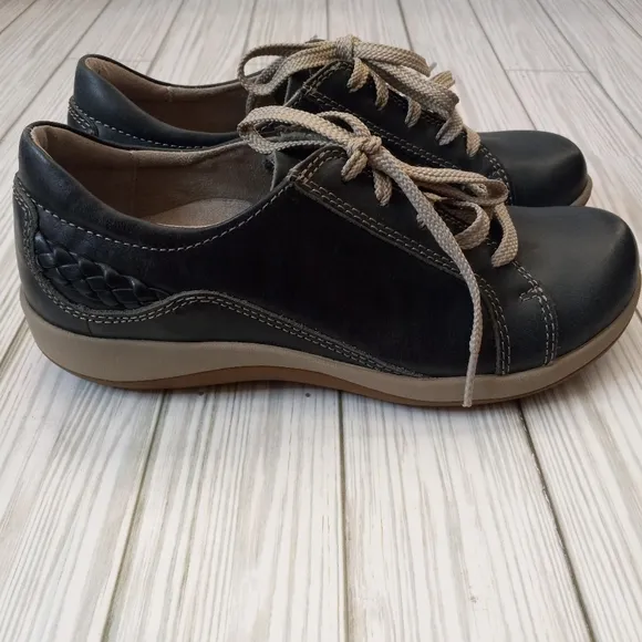 Aetrex Dana Lace Up Leather Oxford Shoes
