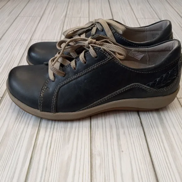 Aetrex Dana Lace Up Leather Oxford Shoes
