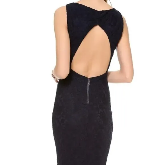 Alice and Olivia Navy 'Sachi' Stretch Floral Lace, Boat Neck, Open Back Gown Sz8