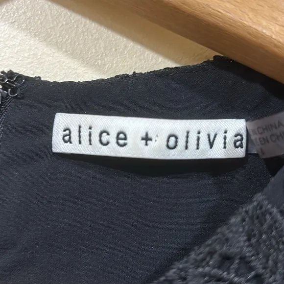 Alice   Olivia Noel Crewneck Short-Sleeve Black And White Lace Gown Size 6