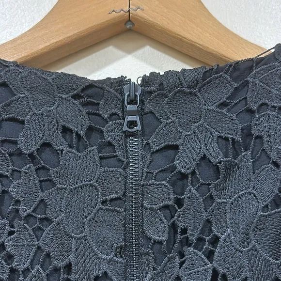 Alice   Olivia Noel Crewneck Short-Sleeve Black And White Lace Gown Size 6