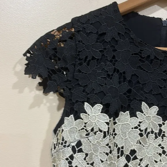 Alice   Olivia Noel Crewneck Short-Sleeve Black And White Lace Gown Size 6