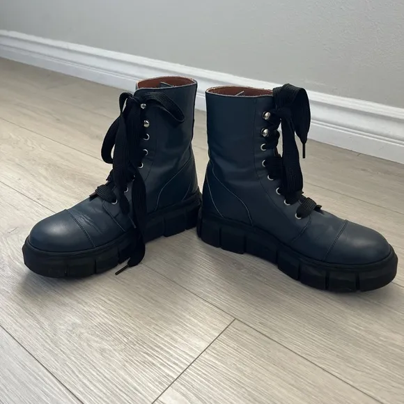Alohas Can Can Combat Boots