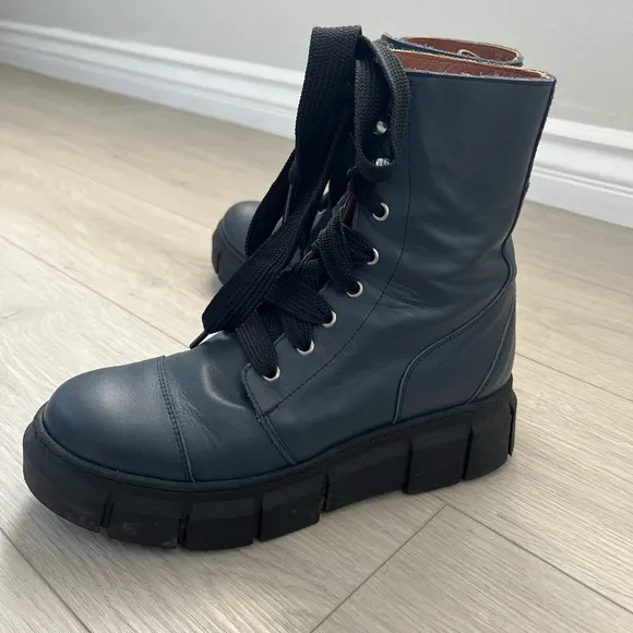 Alohas Can Can Combat Boots