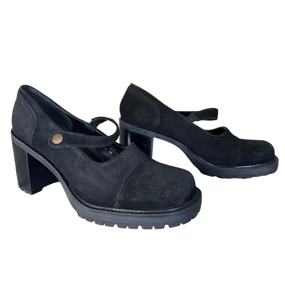American Eagle Black Suede Mary Jane’s Size 8 NWT