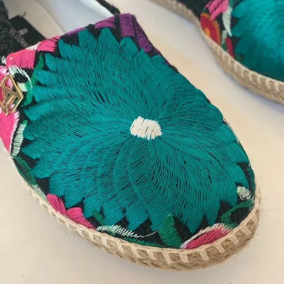 Angel Lozano Embroidered Slip-On Shoes Sz 8 NWT