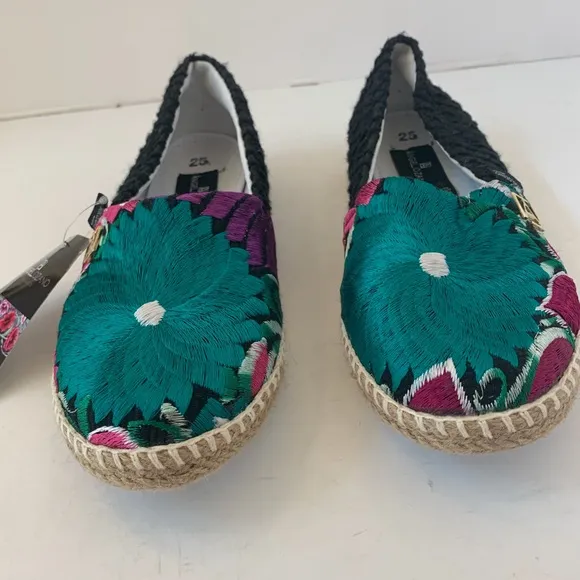 Angel Lozano Embroidered Slip-On Shoes Sz 8 NWT