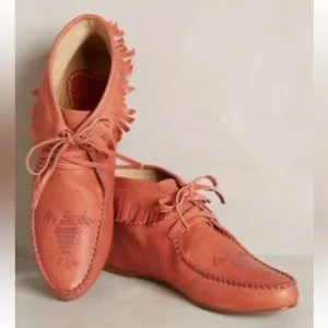 Anthropologie Latigo Moccasins Women’s size 6.5.Boho chic, perfect for Coachella