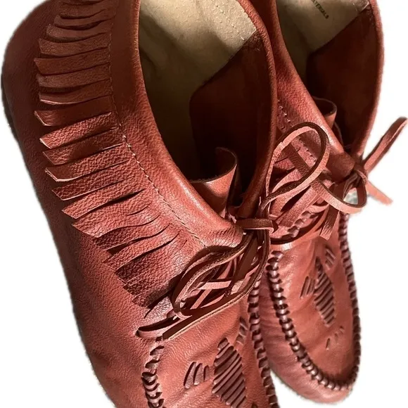 Anthropologie Latigo Moccasins Women’s size 6.5.Boho chic, perfect for Coachella
