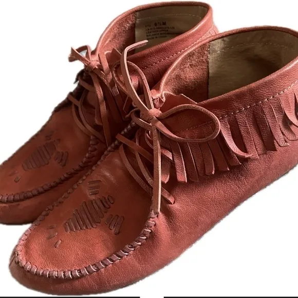 Anthropologie Latigo Moccasins Women’s size 6.5.Boho chic, perfect for Coachella