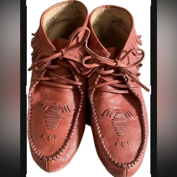 Anthropologie Latigo Moccasins Women’s size 6.5.Boho chic, perfect for Coachella