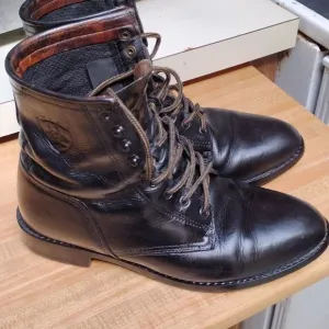 Ariat lace up boots