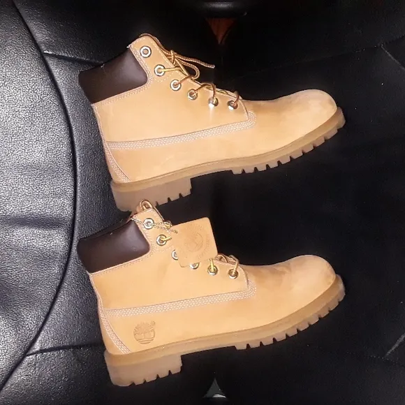 AUTHENTIC Timberland Original Wheat Lace Boots
