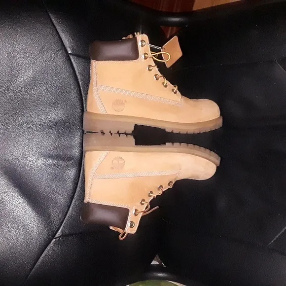 AUTHENTIC Timberland Original Wheat Lace Boots