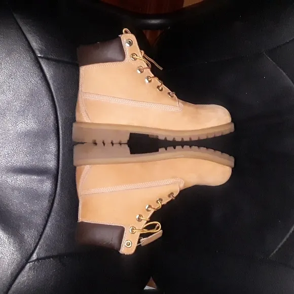 AUTHENTIC Timberland Original Wheat Lace Boots