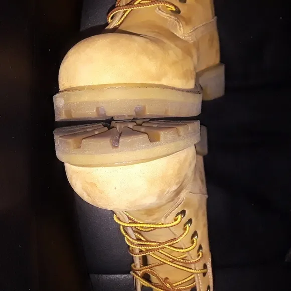 AUTHENTIC Timberland Original Wheat Lace Boots