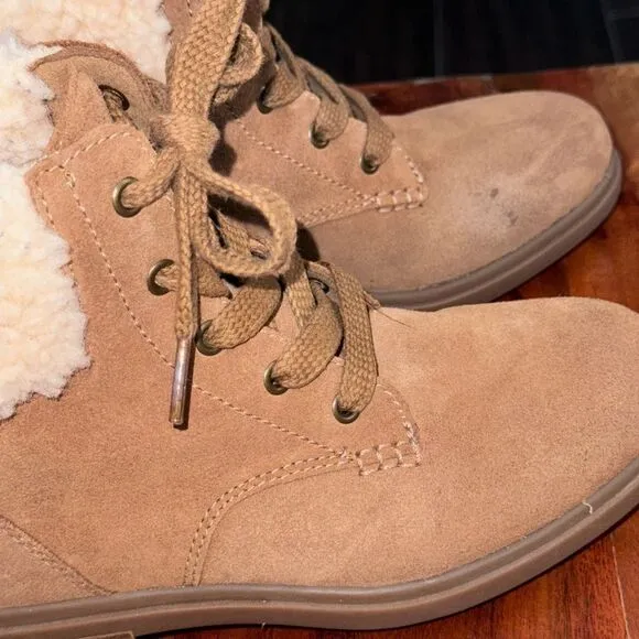 Authentic UGG Harrison lace boots sz 7