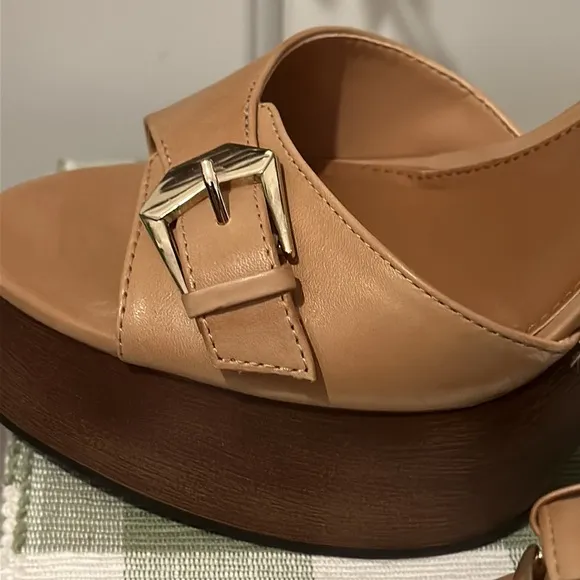 Authentic Vince Camuto “Rondea” Wedge Platforms, Stunning!!!