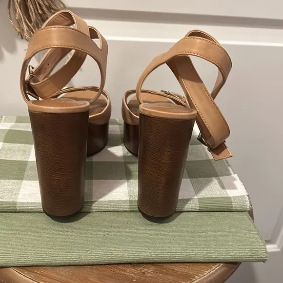 Authentic Vince Camuto “Rondea” Wedge Platforms, Stunning!!!