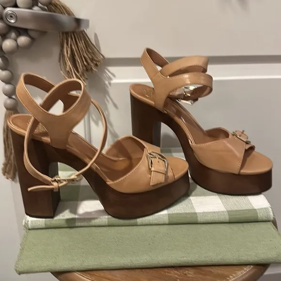 Authentic Vince Camuto “Rondea” Wedge Platforms, Stunning!!!