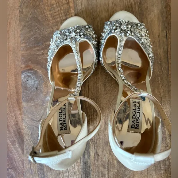 Badgley Mischa &quot;Sarah&quot; Satan Wedge size 9