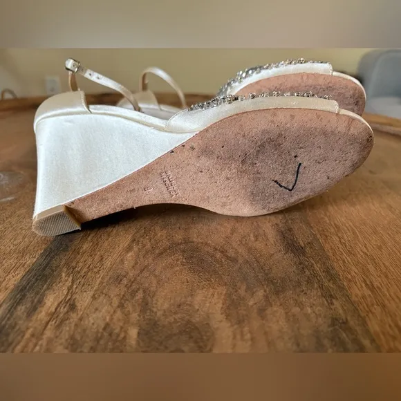 Badgley Mischa &quot;Sarah&quot; Satan Wedge size 9